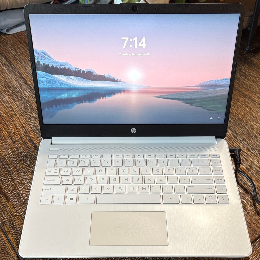 HP white Laptop